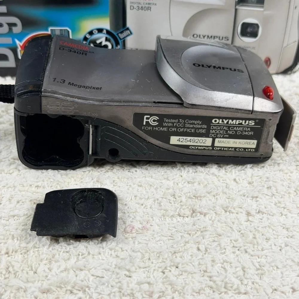 Olympus Camedia D-340R Digital Camera 1.3MP Vintage Silver Boxed AS-IS Repair
